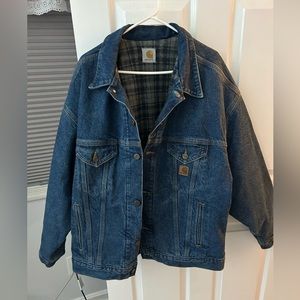 Men’s lined Carhartt denim jacket.
